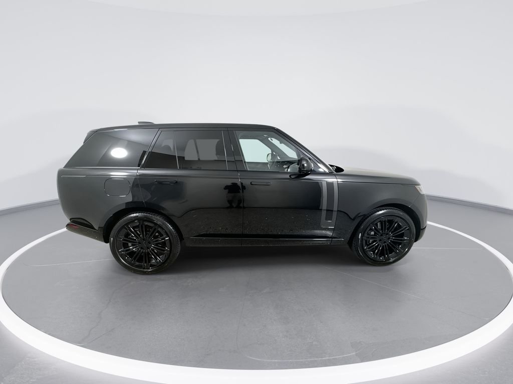 New 2026 SANTORN BLK MET Land Rover SE image 9