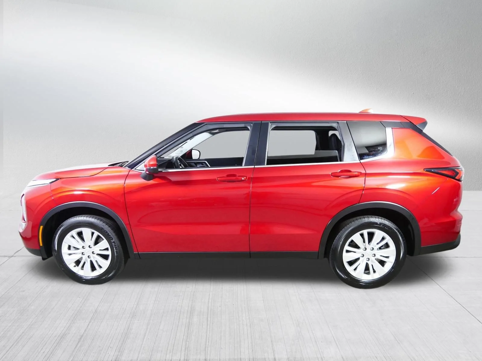 Used 2025 Red Diamond Mitsubishi ES image 4