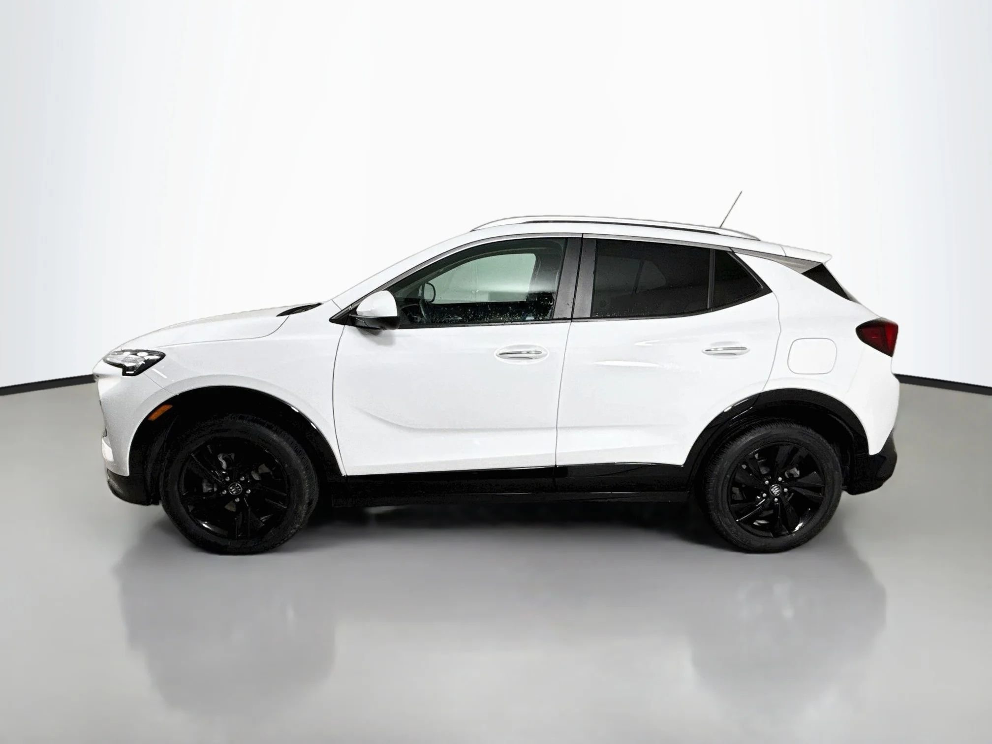 Used 2024 Summit White Buick Sport Touring image 4