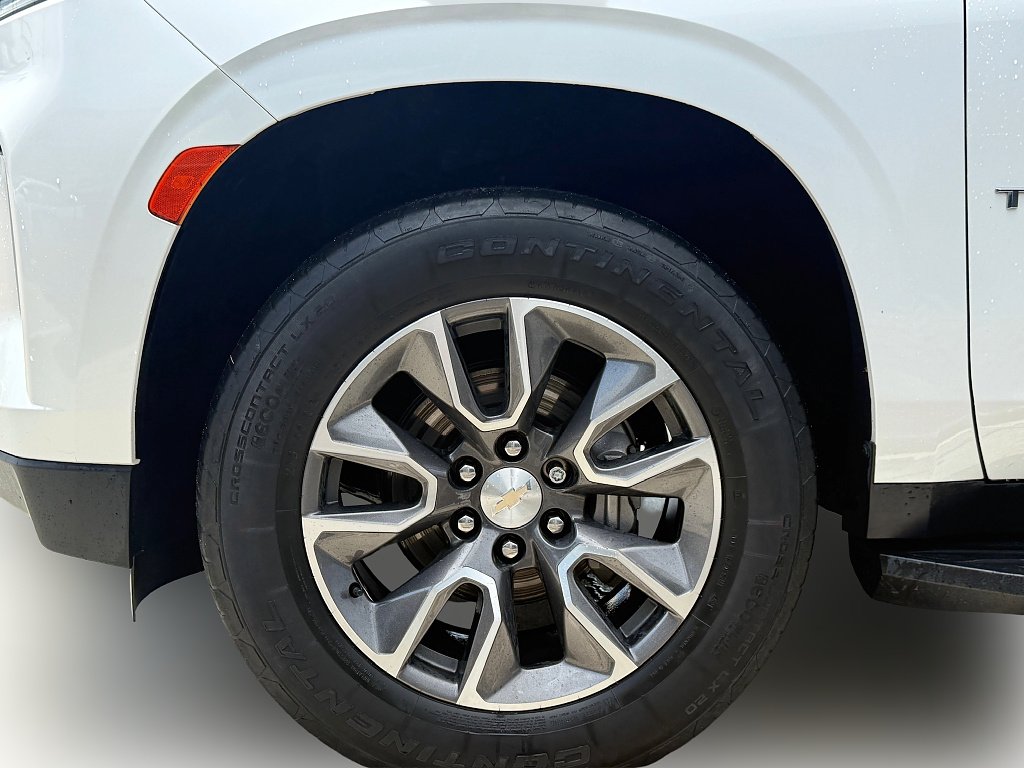 Used 2022 Iridescent Pearl Tricoat Chevrolet LT image 4