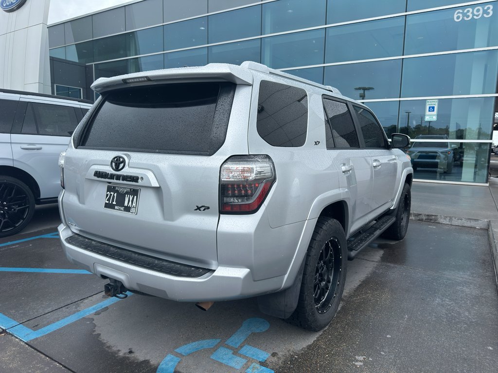 Used 2018 Classic Silver Metallic Toyota SR5 image 3