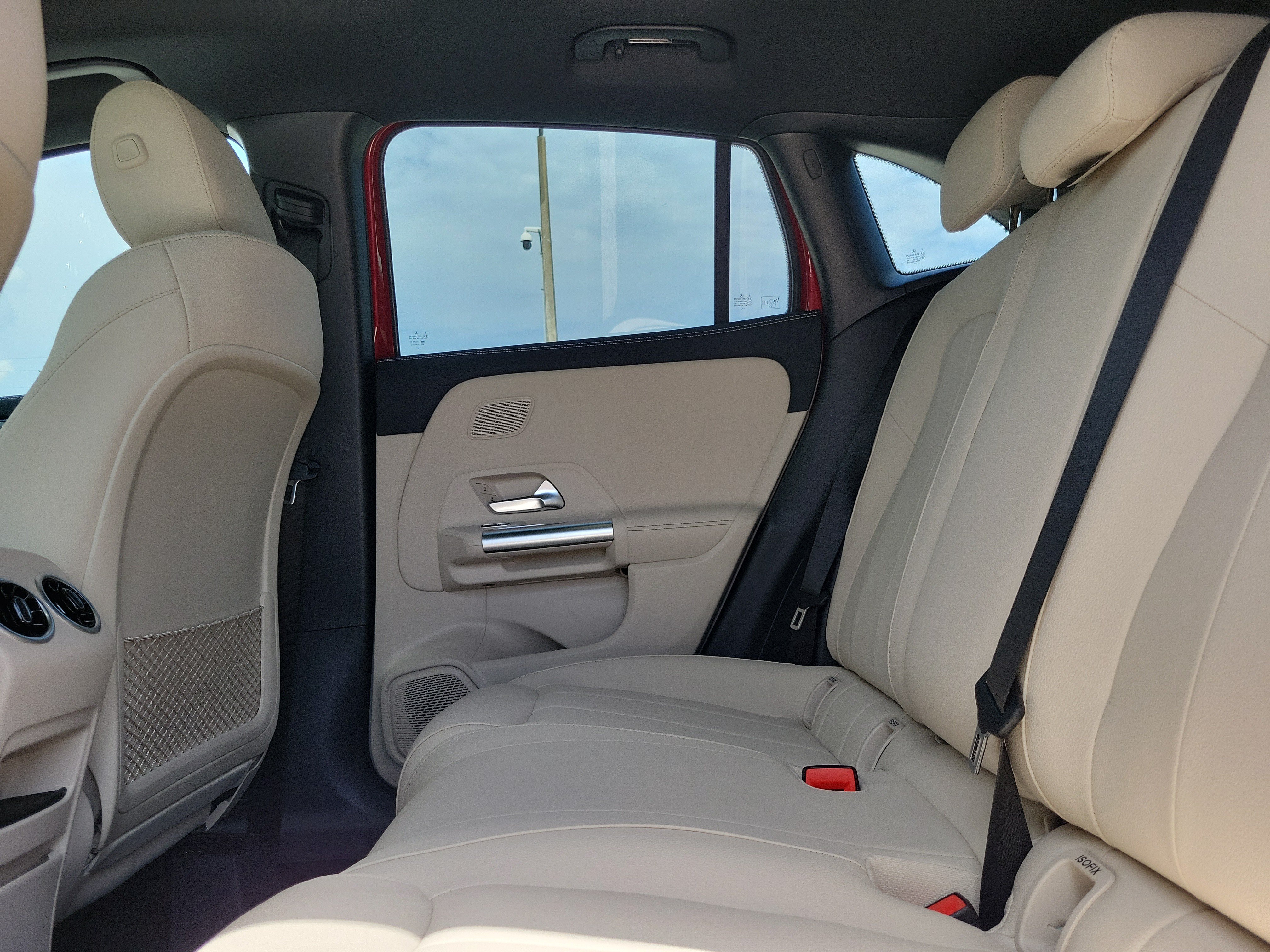 New 2026 MANUFAKTUR Patagonia Red Metallic Mercedes-Benz GLA 250 image 41