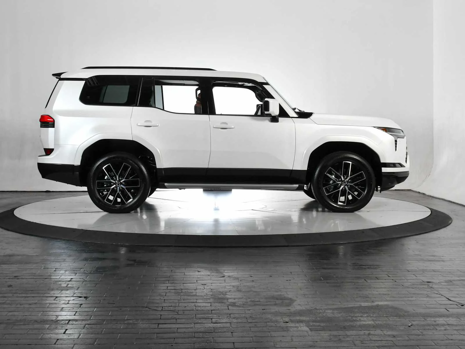 Used 2026 Eminent White Pearl Lexus Premium+ image 6