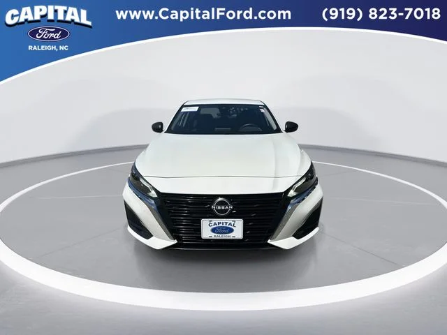 Used 2025 White Nissan 2.5 SV image 3