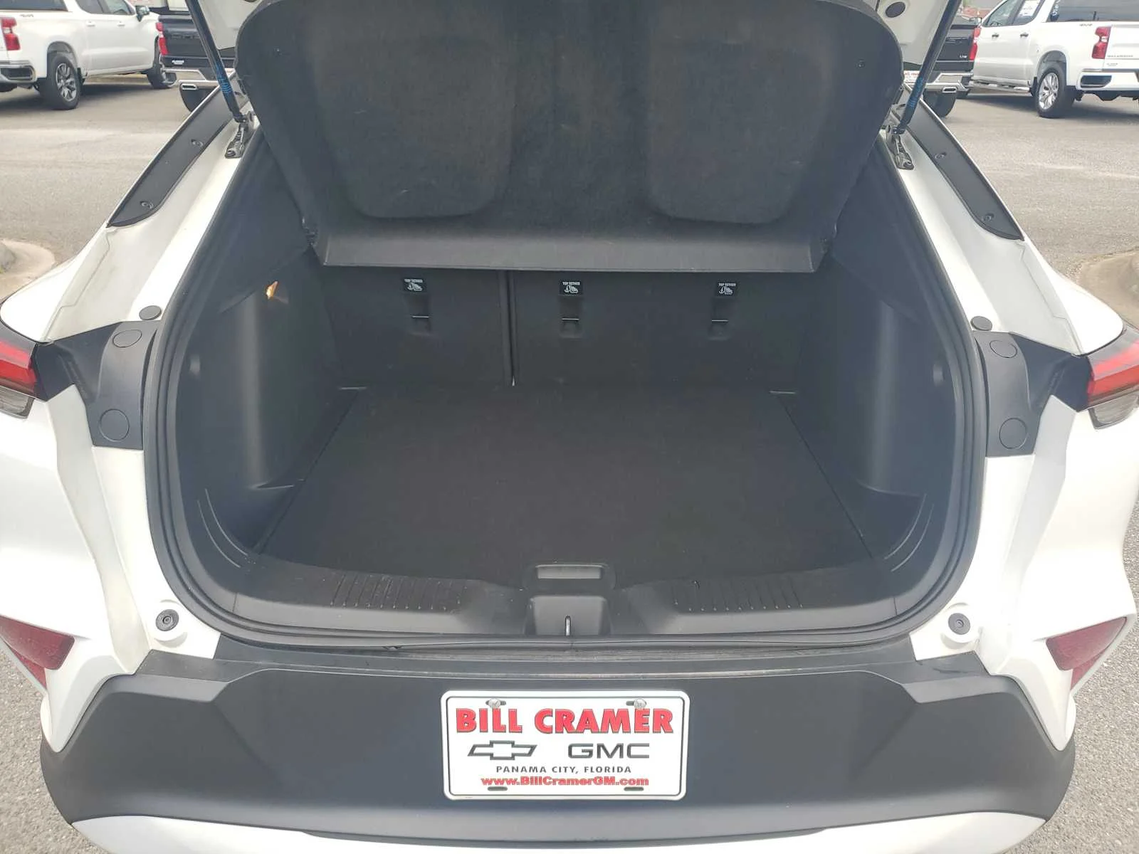 Used 2024 Summit White Buick Preferred image 5