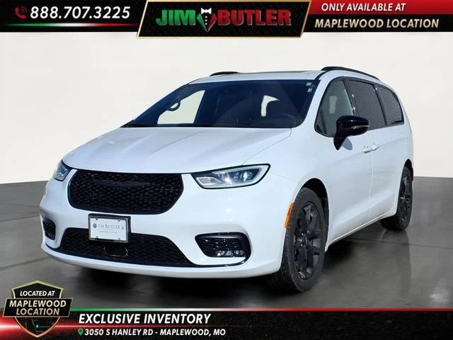 Used 2025  Chrysler Limited image 1