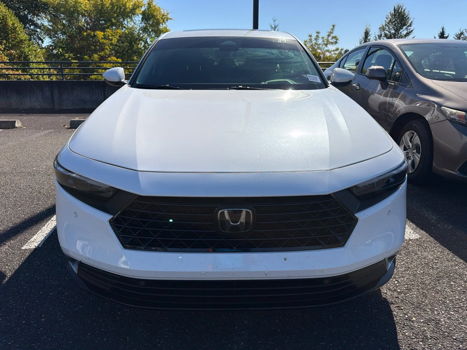 Used 2025 Platinum White Pearl Honda Touring image 2