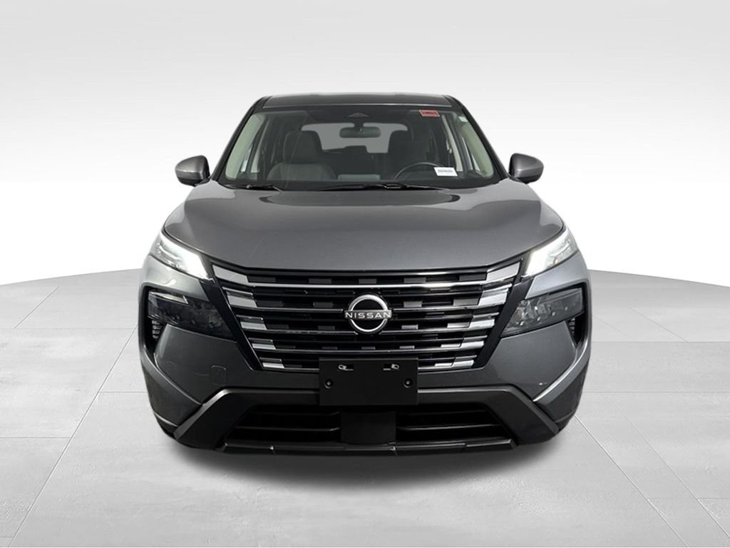 Used 2025 Gun Metallic Nissan SV image 5