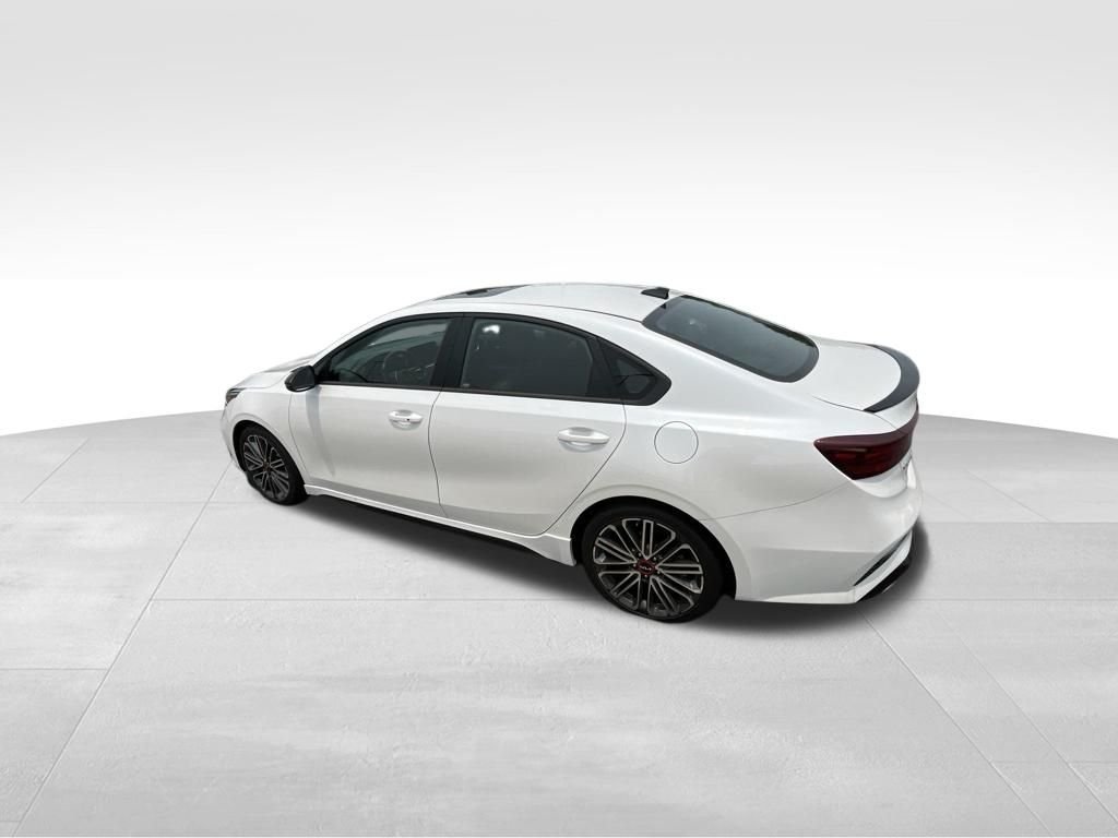 Used 2023 White Kia GT image 9