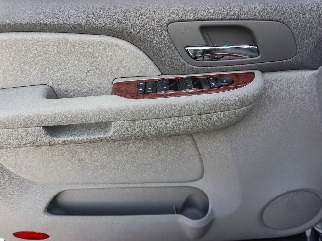 Used 2007 White Chevrolet LT image 18