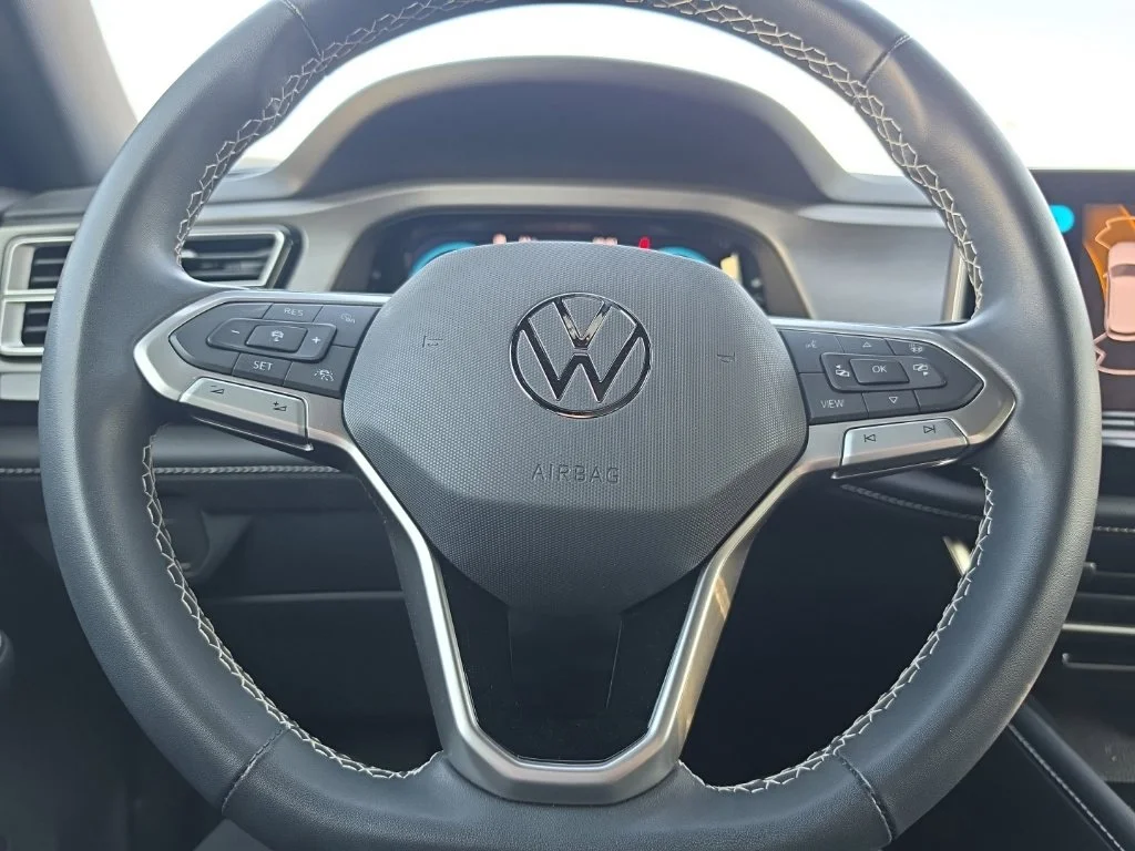 Used 2024 Gray Volkswagen 2.0T SE w/Technology image 22
