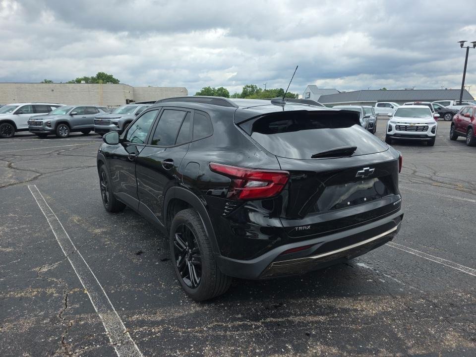 Used 2025 Mosaic Black Metallic Chevrolet ACTIV image 4