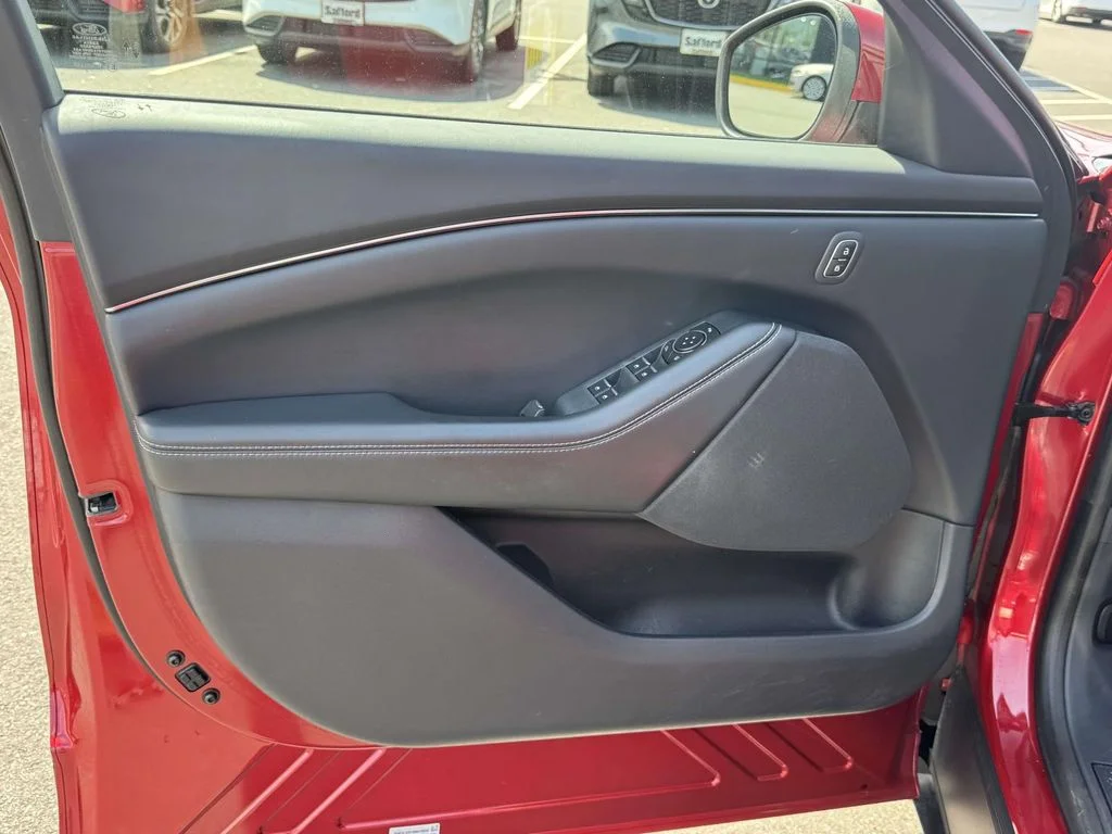 Used 2022 Red Ford Select image 26