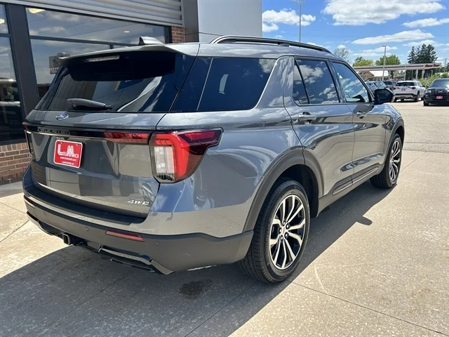 New 2026 Carbonized Gray Metallic FORD ST-Line image 4