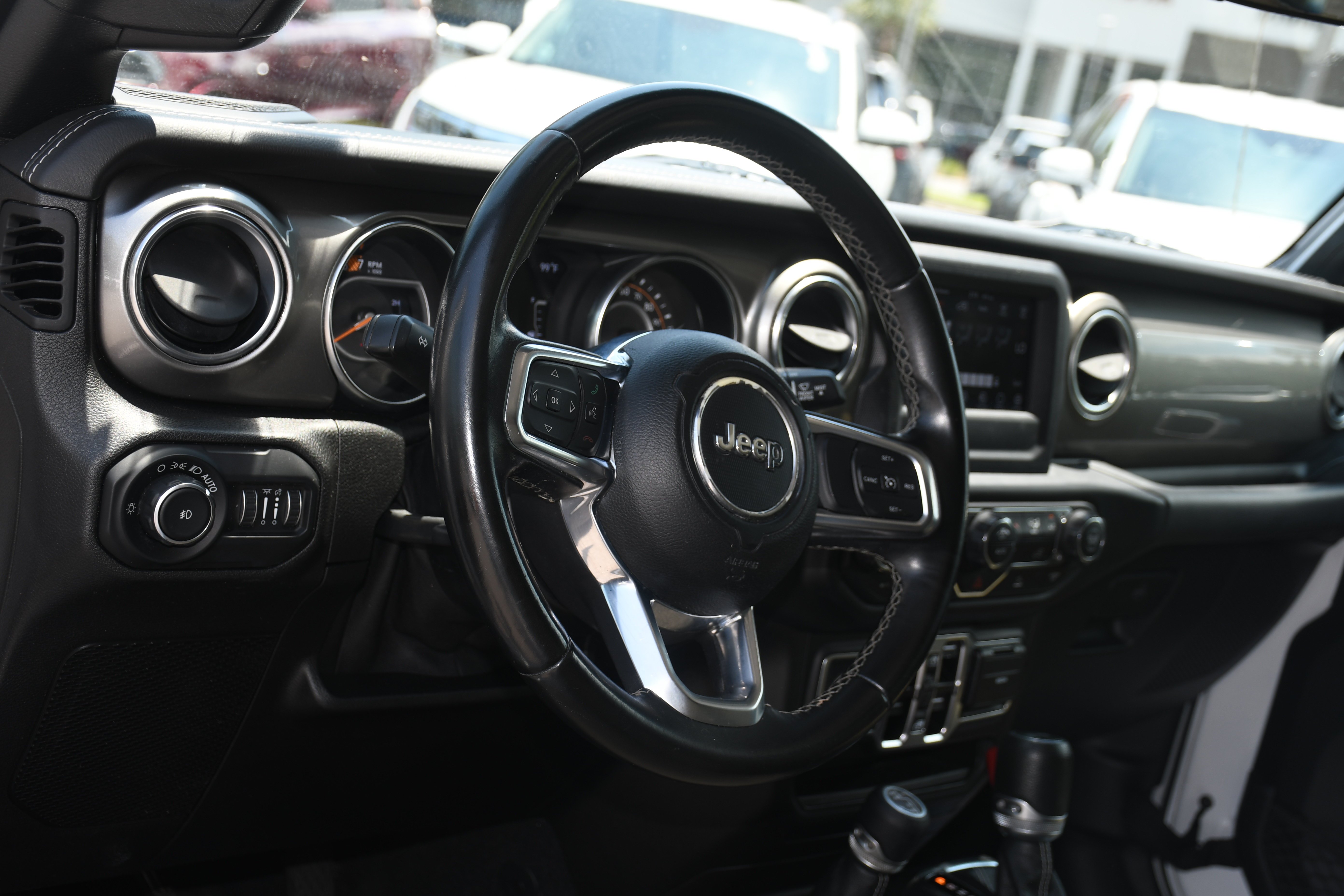 Used 2021 White Jeep Unlimited Sahara image 8