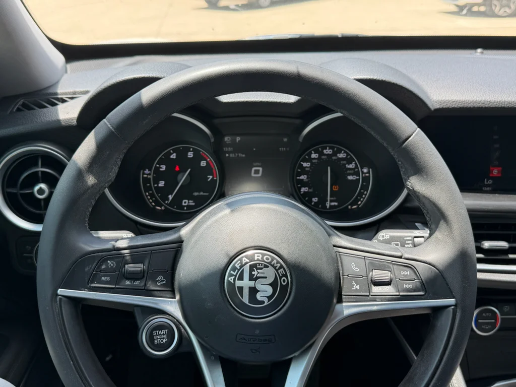 Used 2018 Alfa White Alfa Romeo Base image 13