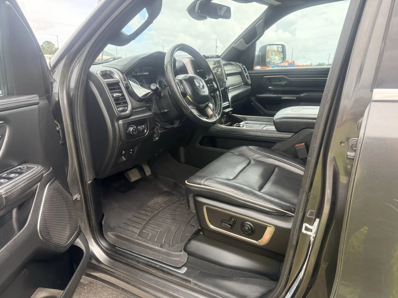 Used 2019 Silver RAM Limited 4x4 4dr Crew Cab 5.6 ft. SB Pickup image 24
