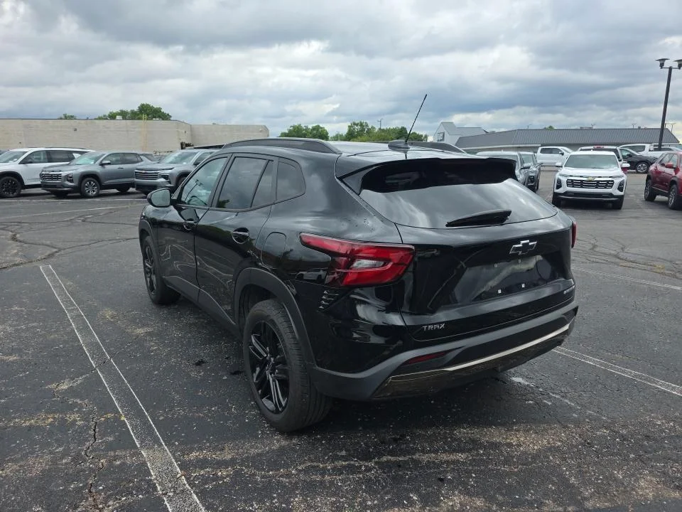 Used 2025 Mosaic Black Metallic Chevrolet ACTIV image 4