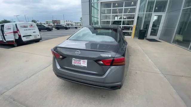 2025 Nissan Altima SV - Photo 9