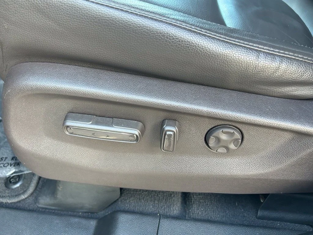 Used 2018 Silver Honda EX-L image 16
