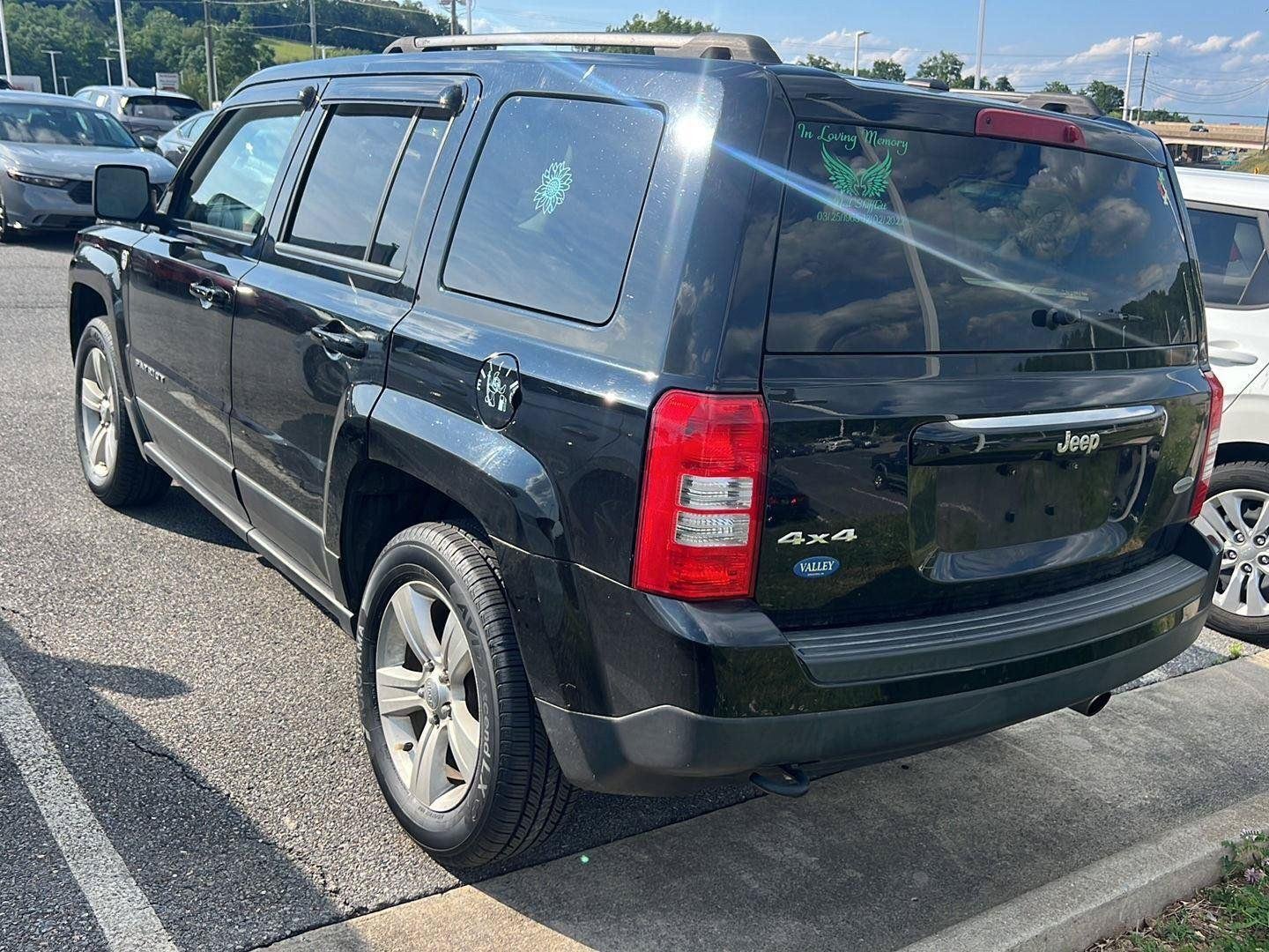 Used 2017 Black Clearcoat Jeep Latitude image 2
