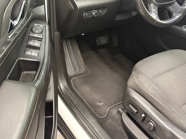 Used 2018 White Chevrolet LT image 13