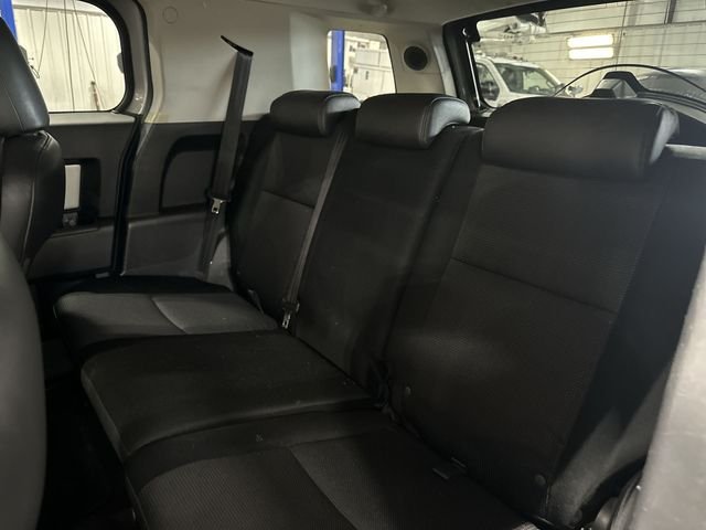 Used 2010  Toyota Base image 30