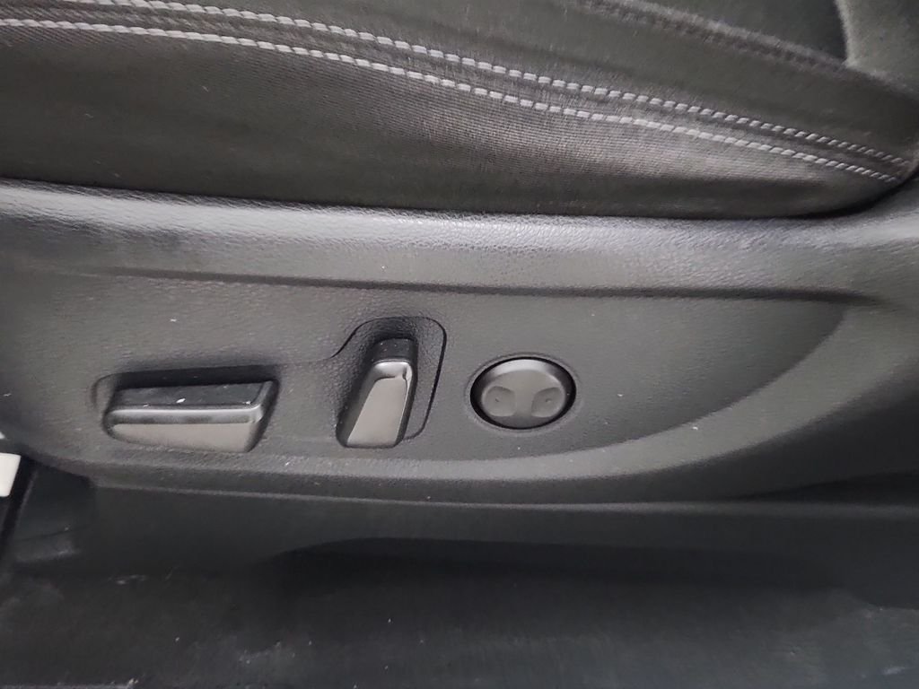 Used 2020 White Hyundai SEL image 16