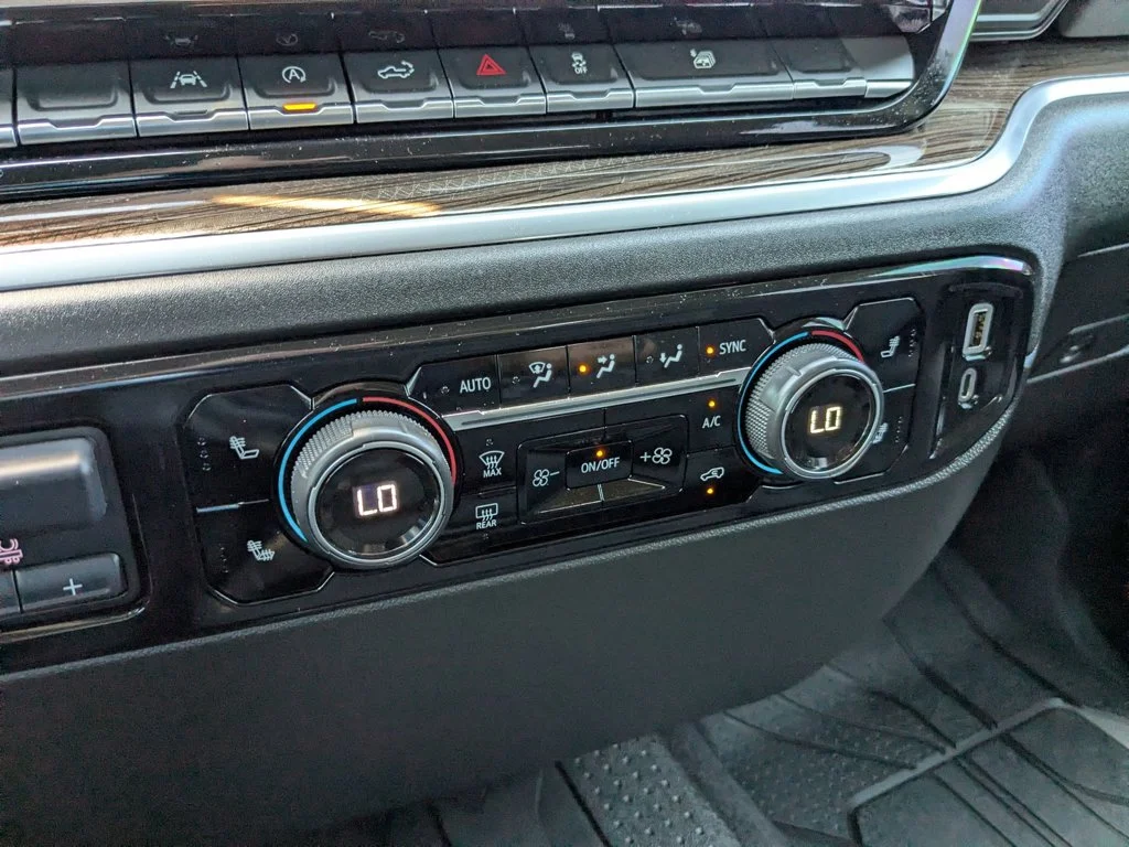 Used 2022 Summit White Chevrolet LT image 18