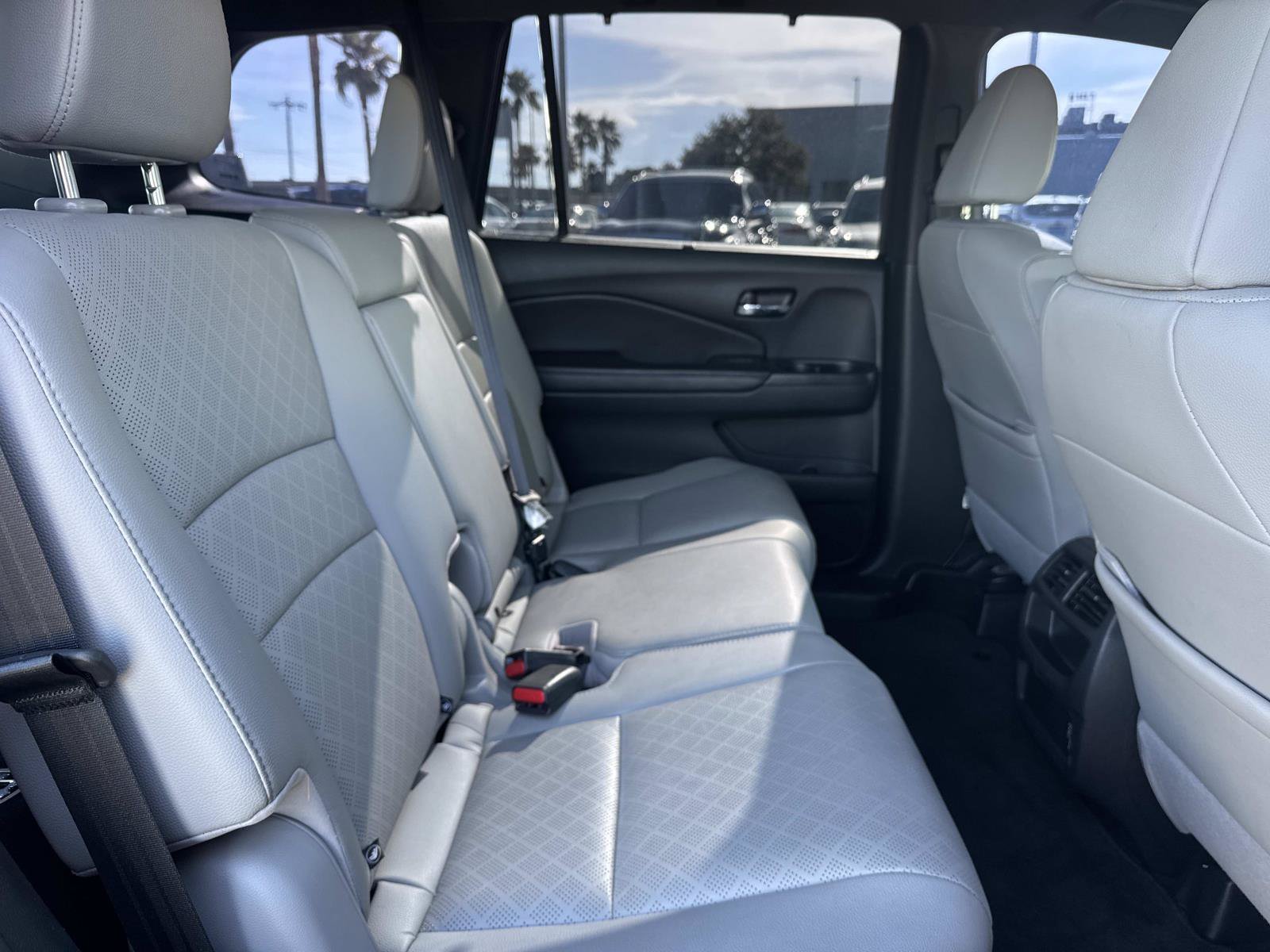 Used 2020  Honda EX-L image 9