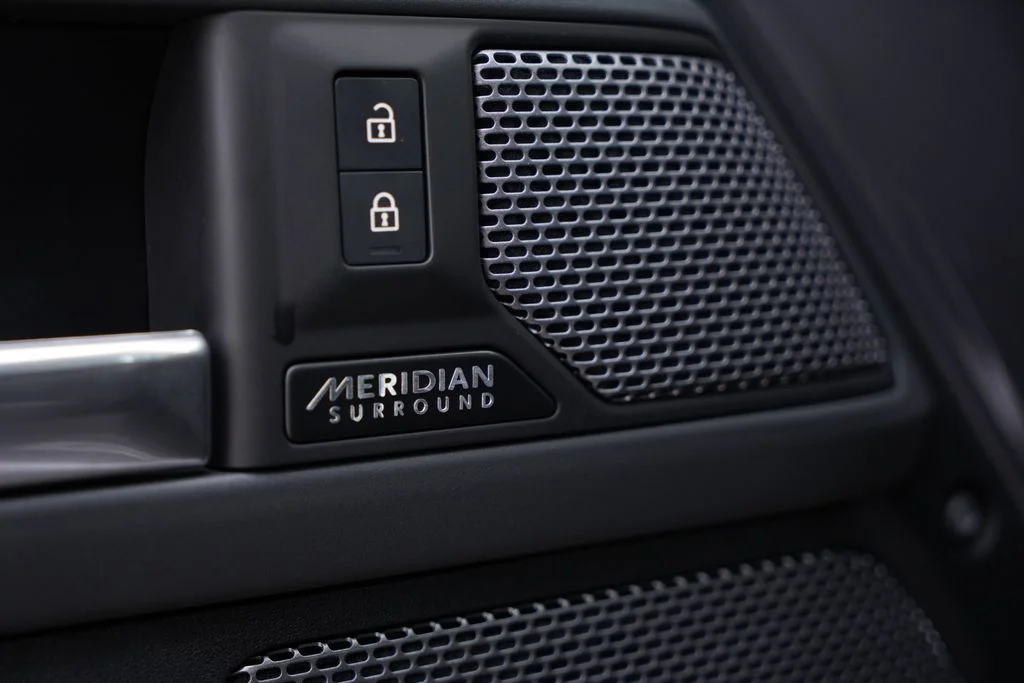 Used 2023 Gray Land Rover X image 18