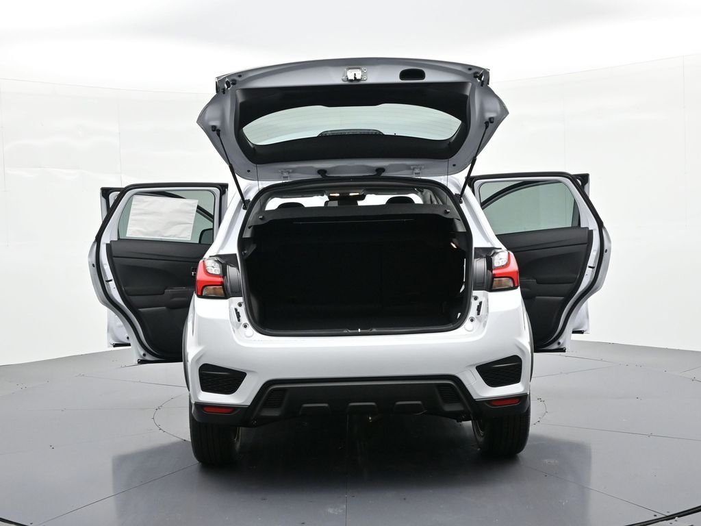 New 2026 White Mitsubishi 2.0 LE image 34