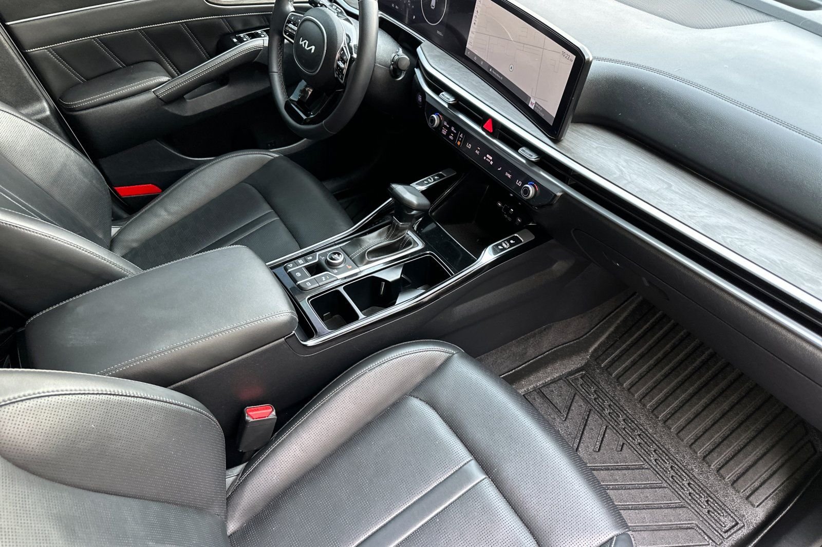 Used 2024 White Kia X-Line SX image 16