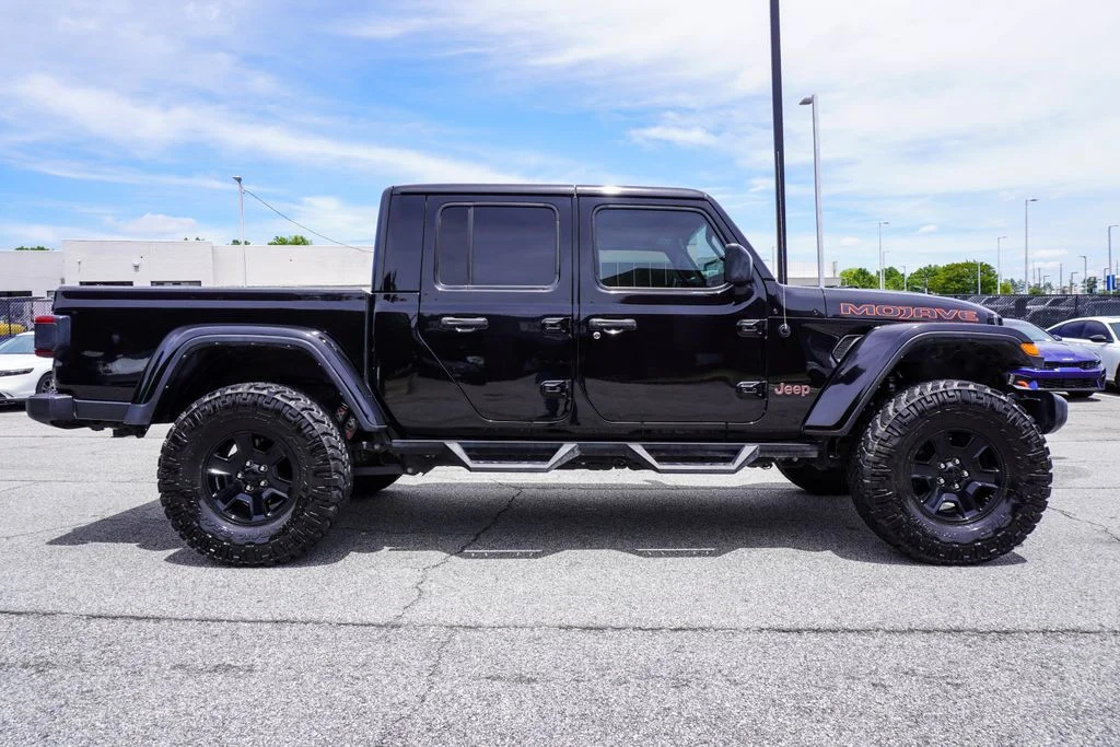 Used 2022 Black Jeep Mojave image 31