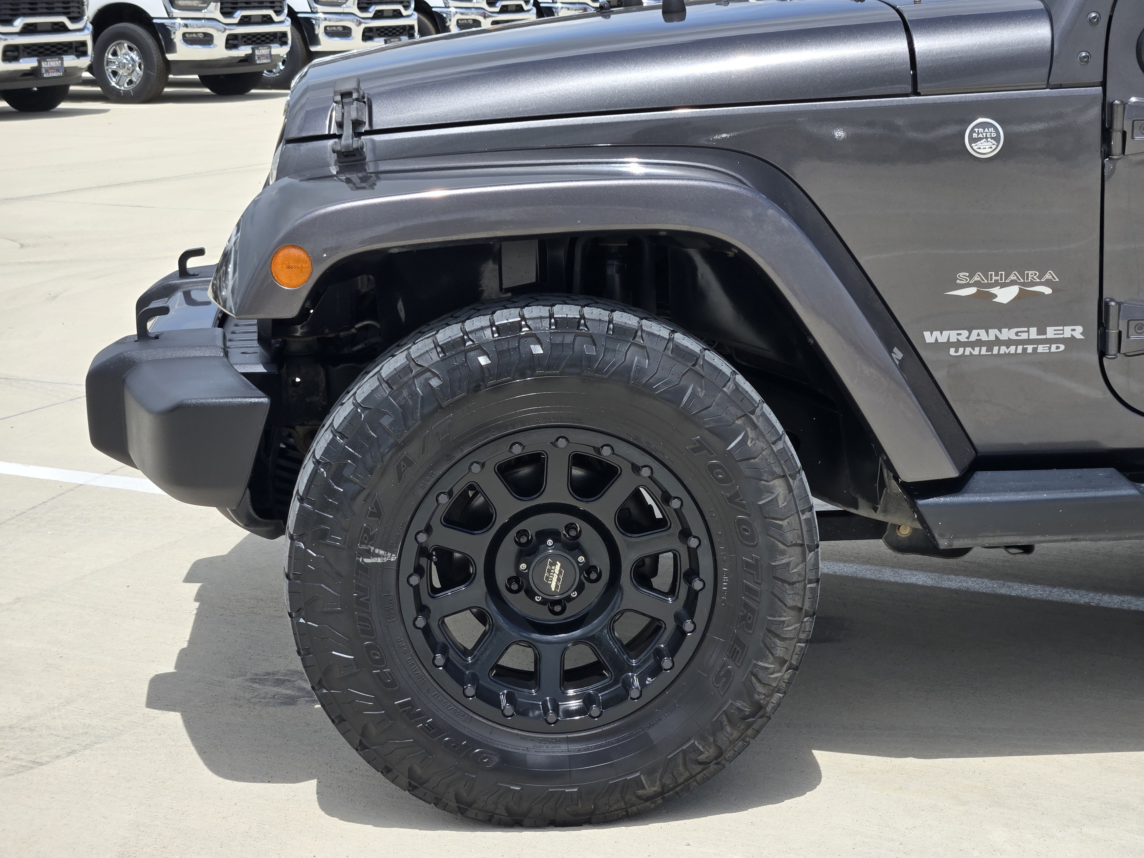 Used 2017 Granite Crystal Metallic Clearcoat Jeep Sahara image 9