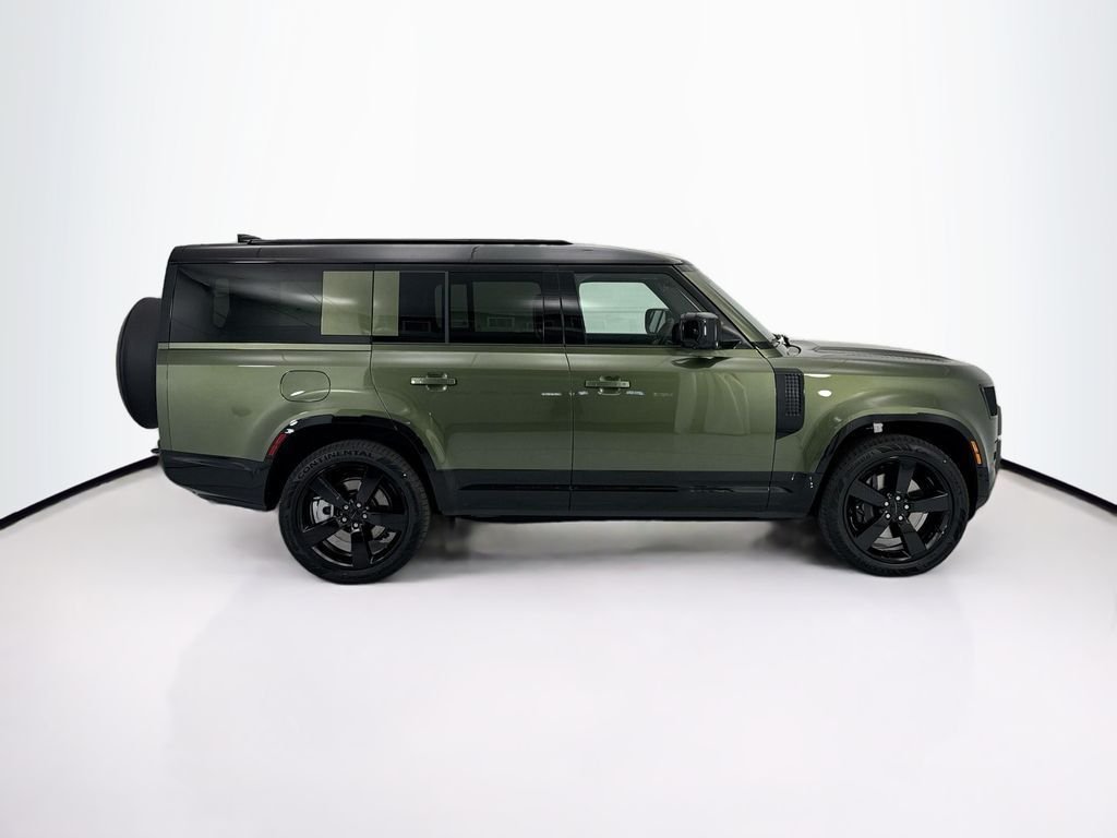 New 2026 Woolstone Green Land Rover X-Dynamic SE image 4