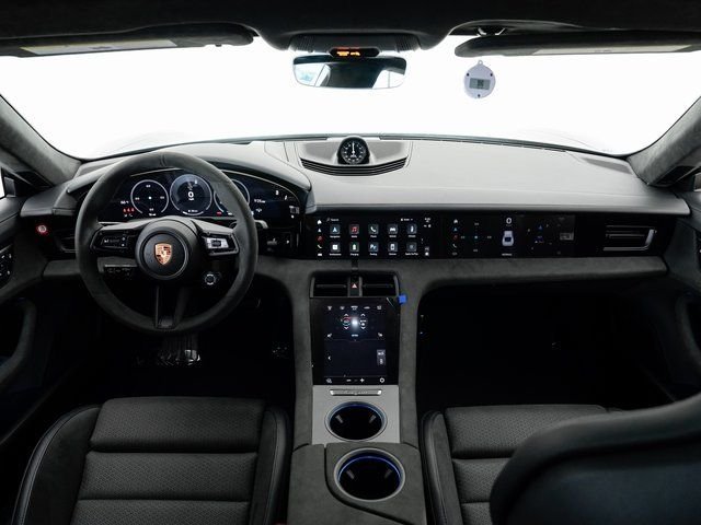2025 Porsche Taycan GTS - Photo 23