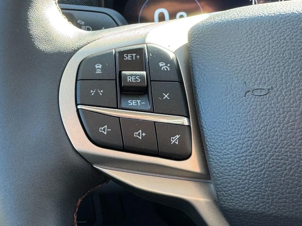 New 2026 Space White Metallic Ford Active image 13