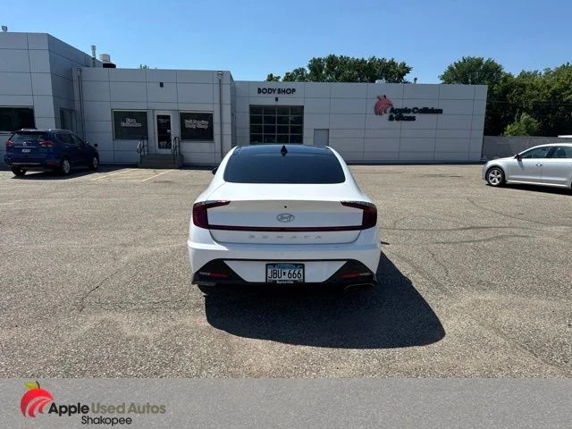 Used 2023 White Hyundai SEL image 5