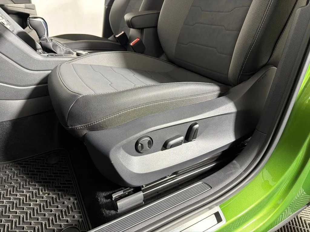 New 2026 Green Volkswagen 1.5T SE Black image 11
