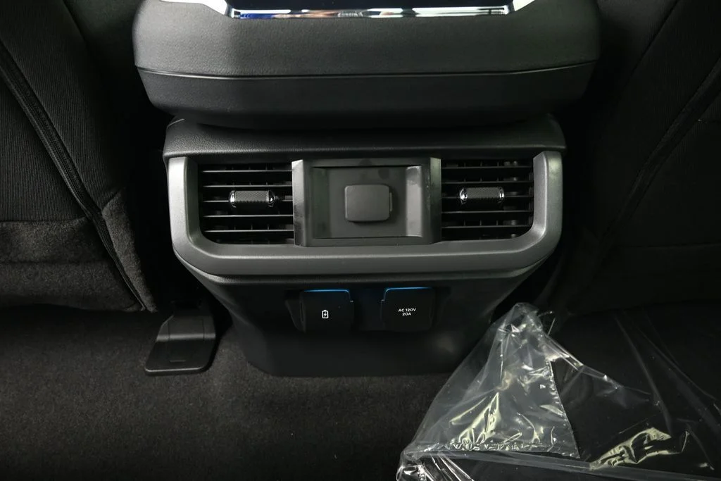 New 2026 Oxford White Ford XLT image 19