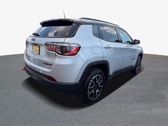 Used 2026 Silver Jeep Trailhawk image 3