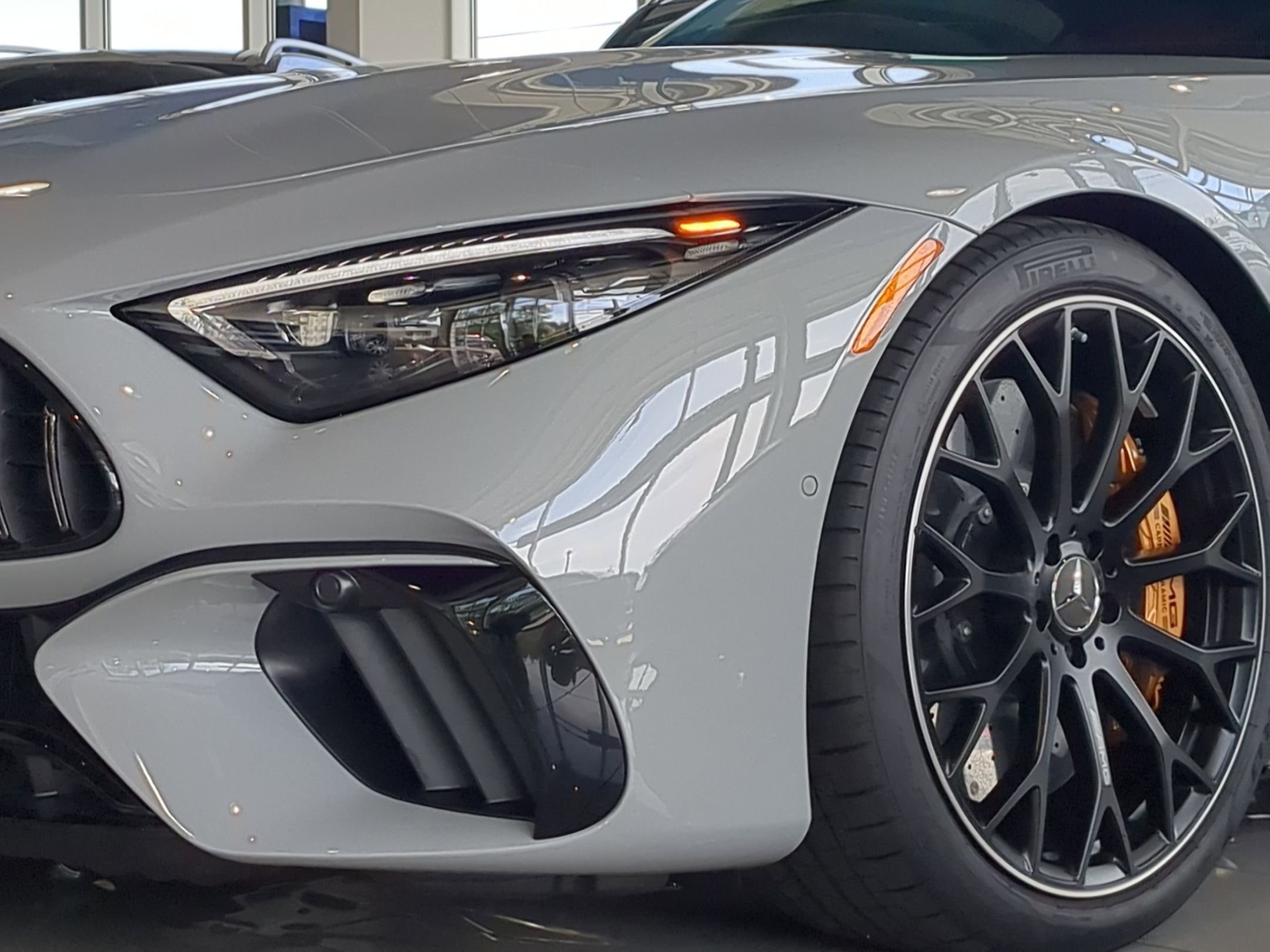 New 2025 MANUFAKTUR Alpine Grey Mercedes-Benz AMG® SL 63 S E Performance Roadster image 31