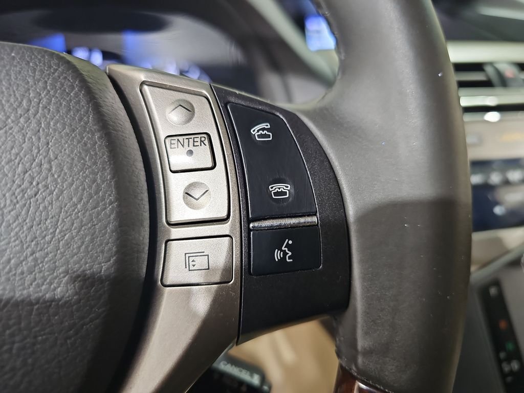 Used 2013 White Lexus 350 image 21