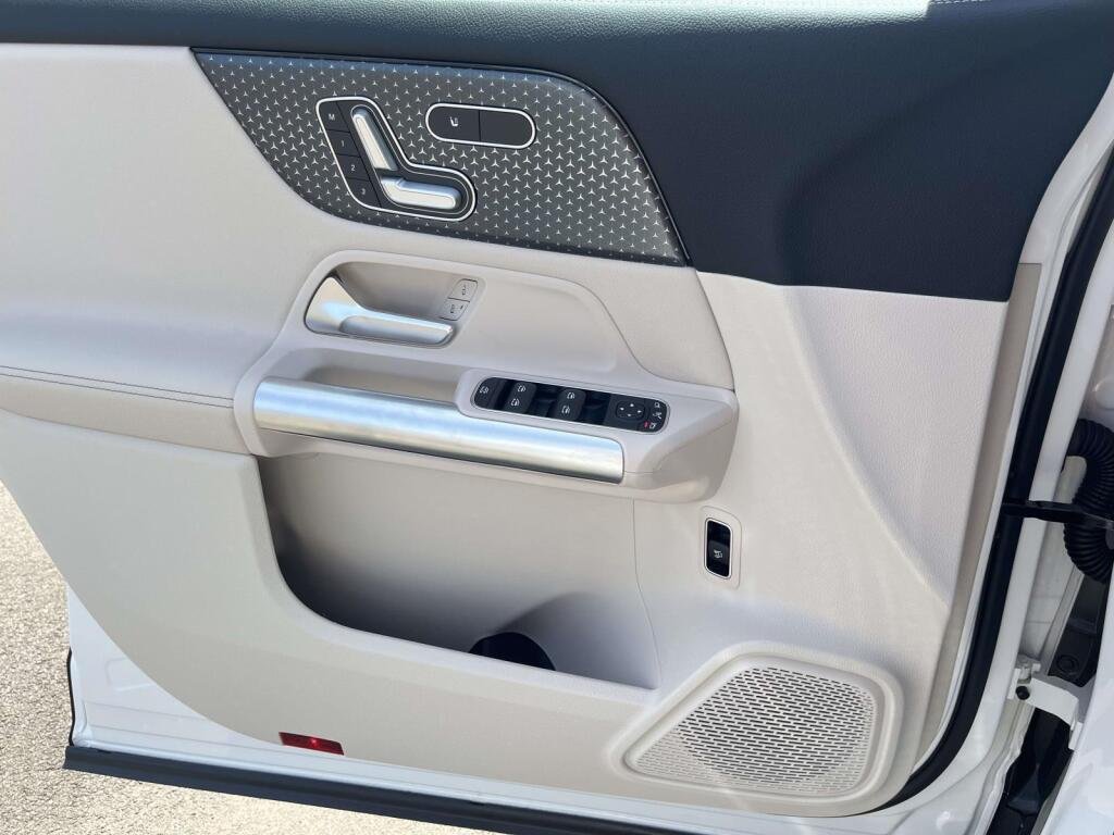 New 2026 Polar White Mercedes-Benz GLA 250 image 31