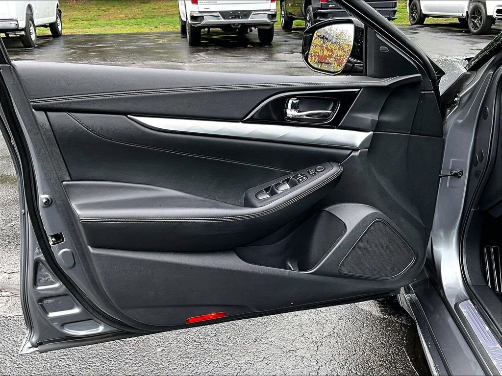 Used 2019 Gray Nissan 3.5 SV image 9