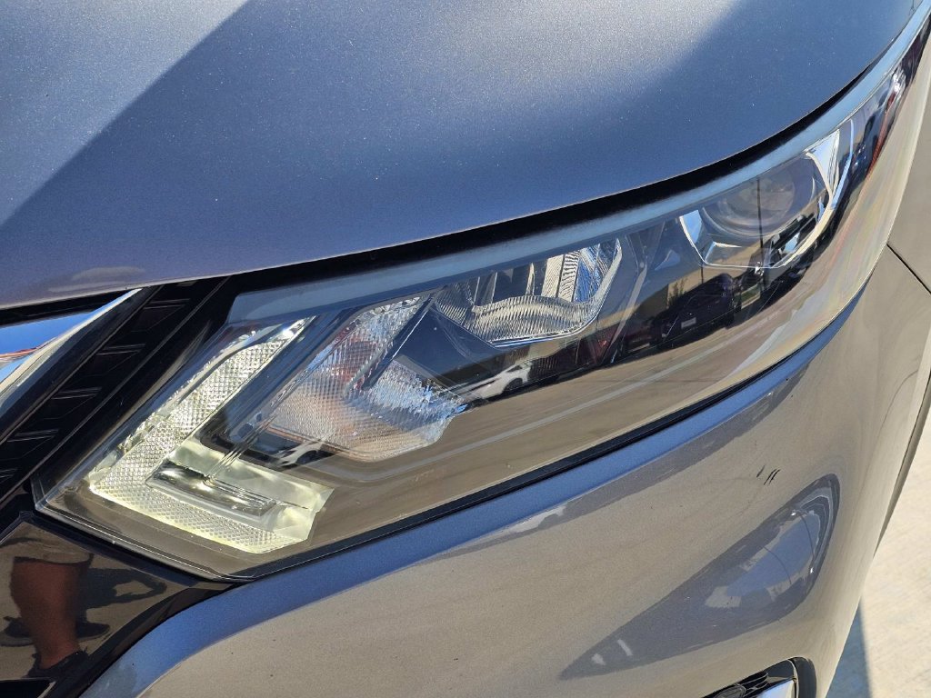 Used 2020 Gray Nissan SL image 5