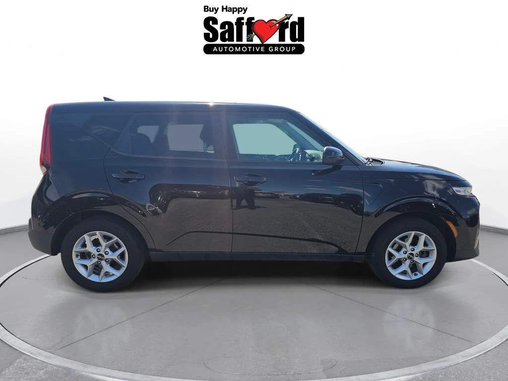 Used 2022 Black Kia LX image 39