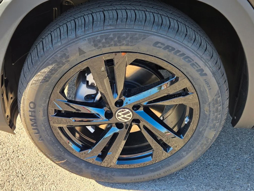 New 2026  Volkswagen 2.0T SEL R-Line Black image 5