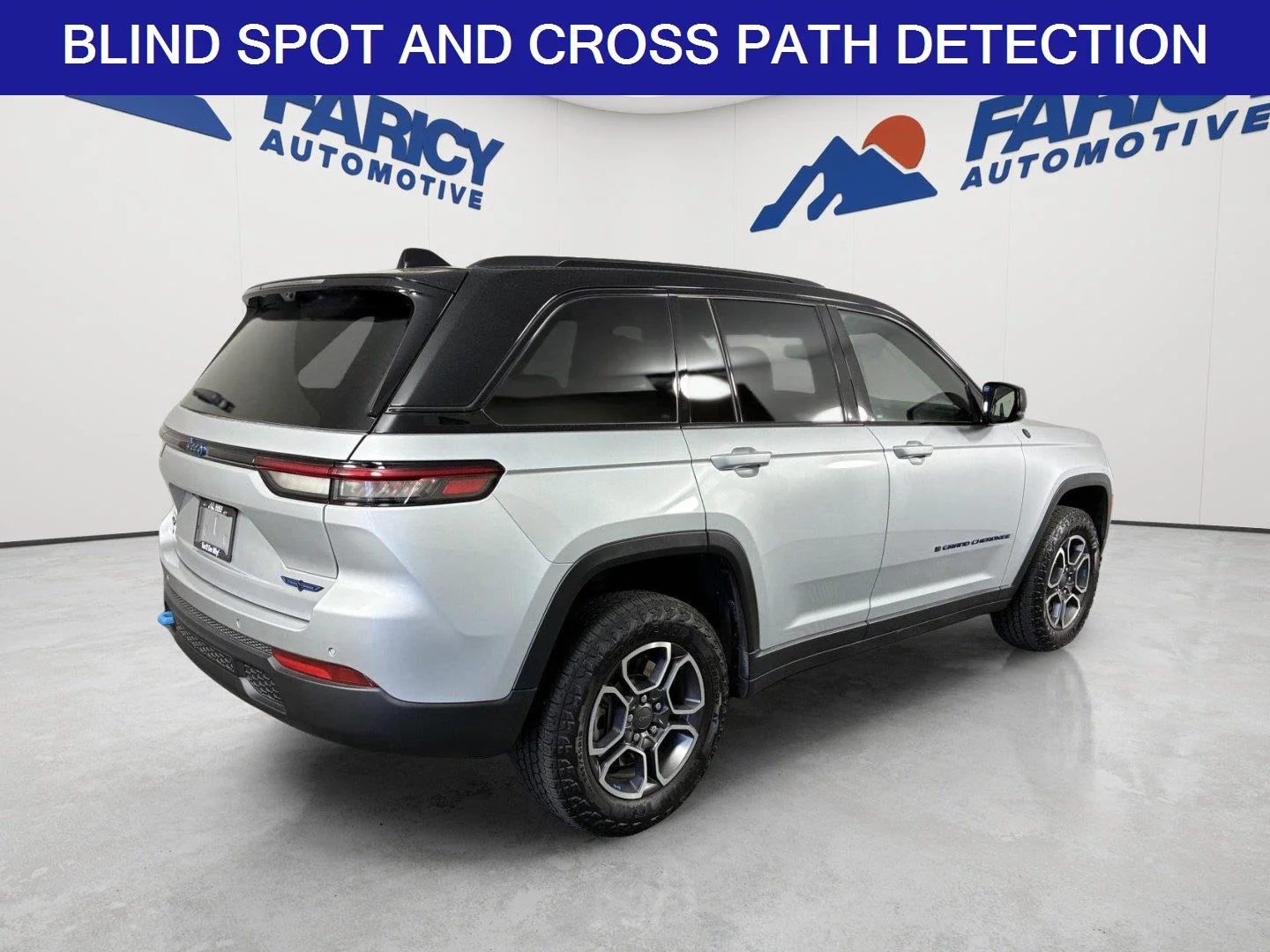 Used 2023 Silver Zynith Jeep Trailhawk image 5